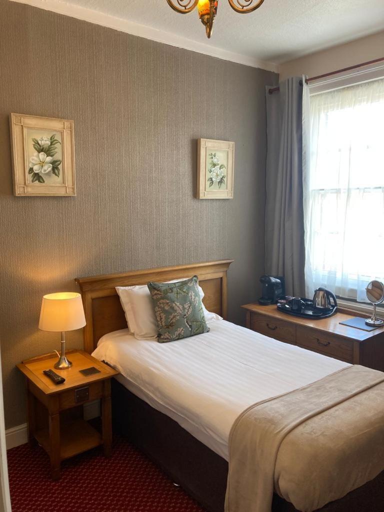 Bed and Breakfast The King'S Arms Бостон Экстерьер фото